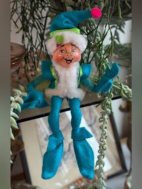 Whimsical Elf Posable Annalee 2012 Holiday Collectible Shelf Sitter Felt Fur
